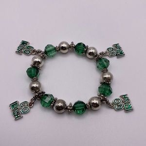 🎁 3 for $15. St. Patrick’s Go Irish green & silver stretch beaded bracelet